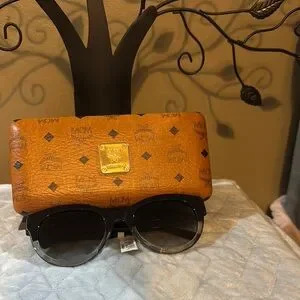 MCM Tan Sunglasses with Logo Case MCM München MCM698S 022 Sunglasses Black/Gold Butterfly  main image 4